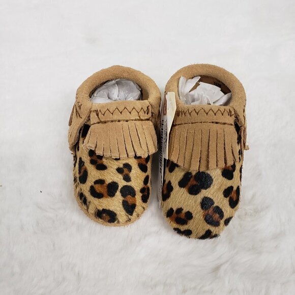 Minnetonka Riley Leopard Hair on Hide Baby Moccasins Size 1 NWT - Picture 1 of 12